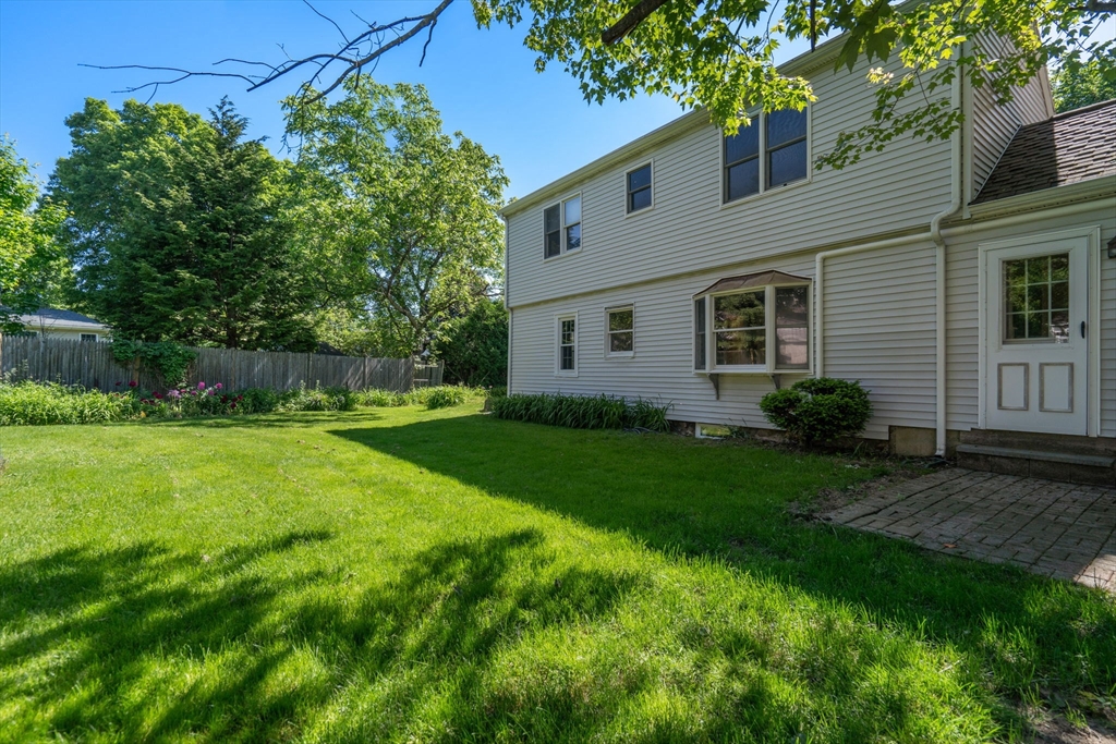 18 Lake St