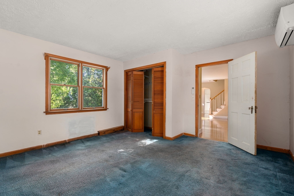 18 Lake St