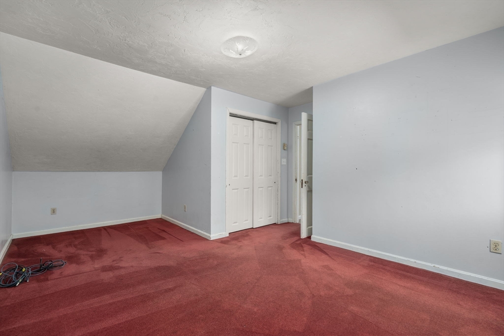 18 Lake St