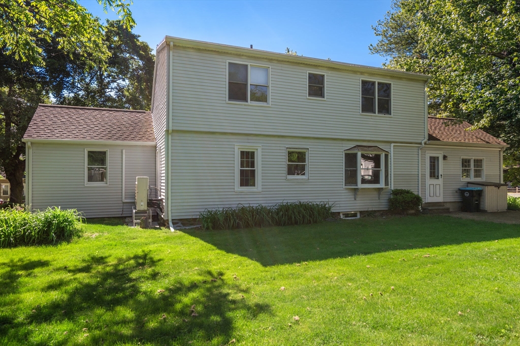 18 Lake St