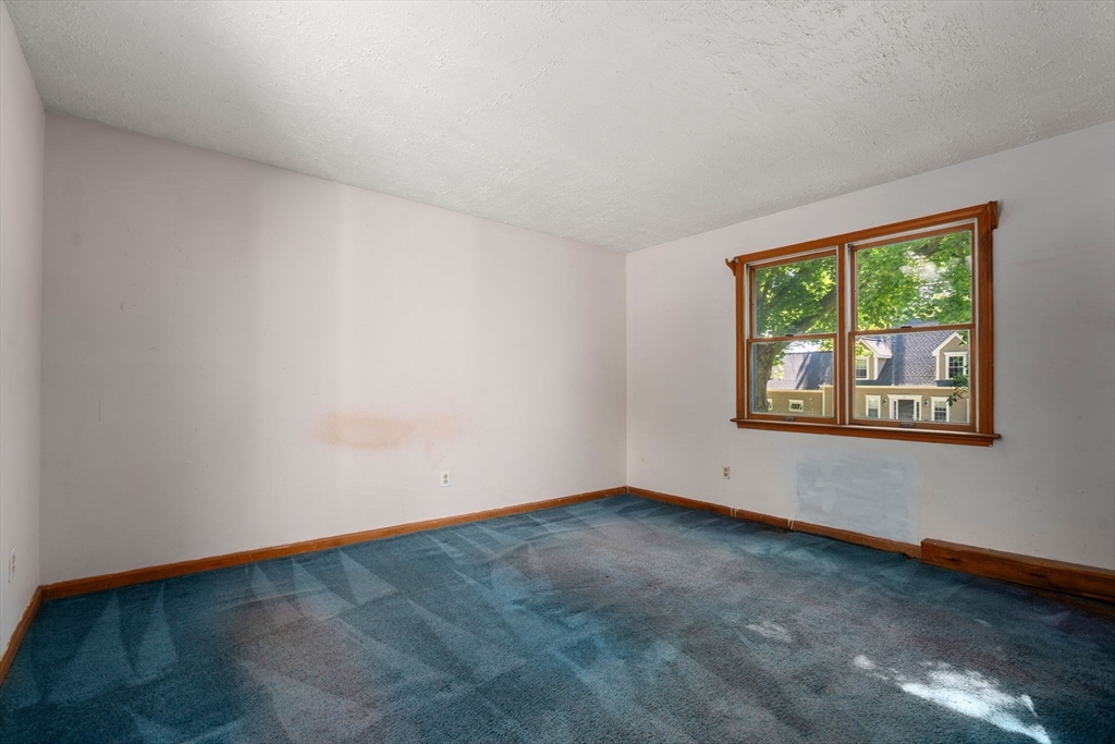 18 Lake St