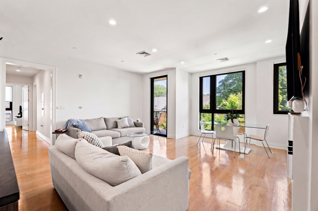 100 Linden Street # 203