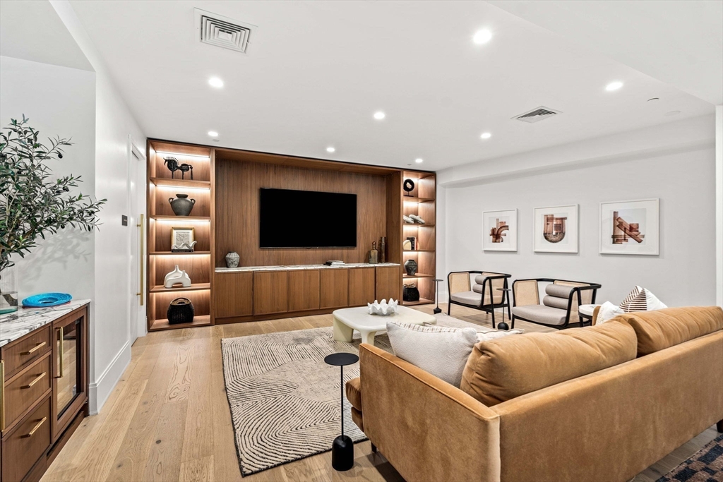 100 Linden Street # 203