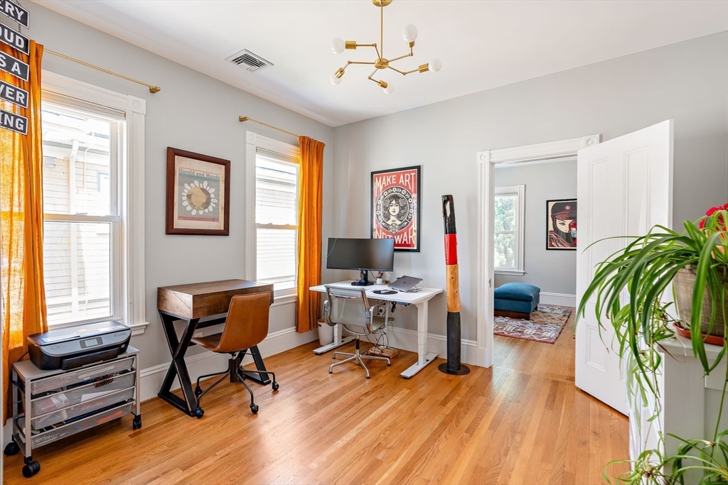 25 Banks St # 2