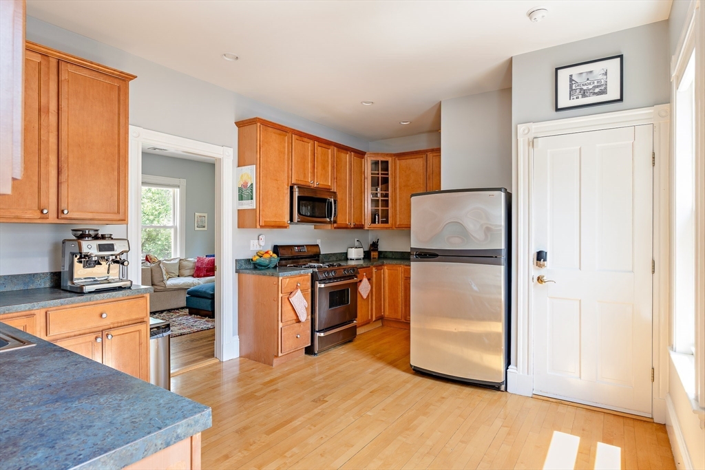 25 Banks St # 2