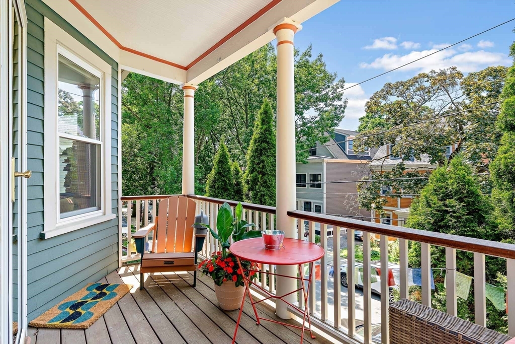 25 Banks St # 2