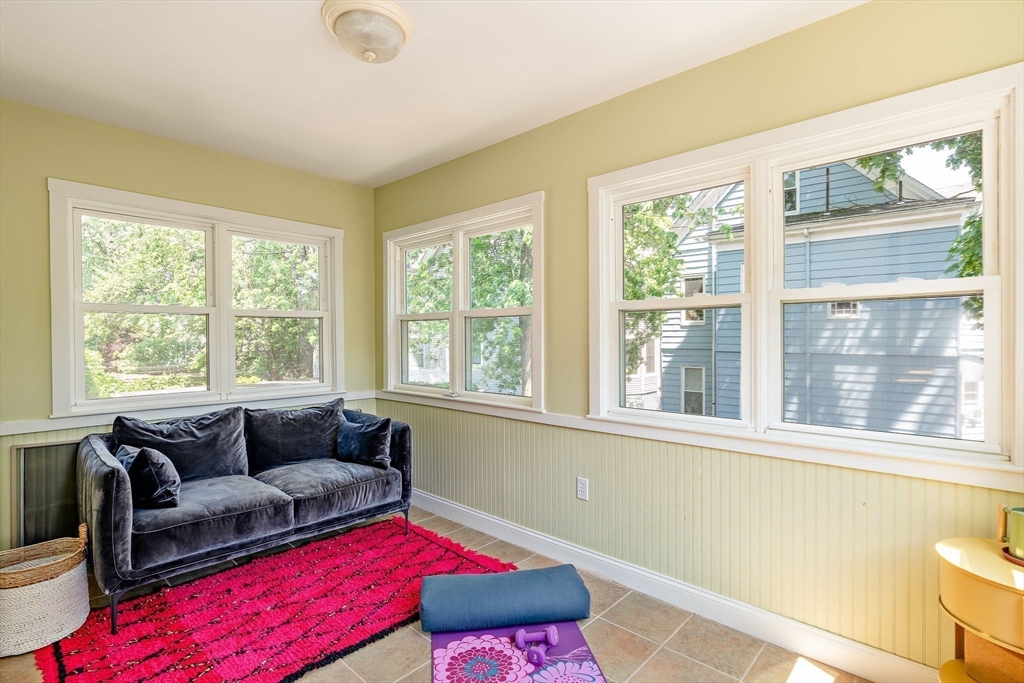 25 Banks St # 2