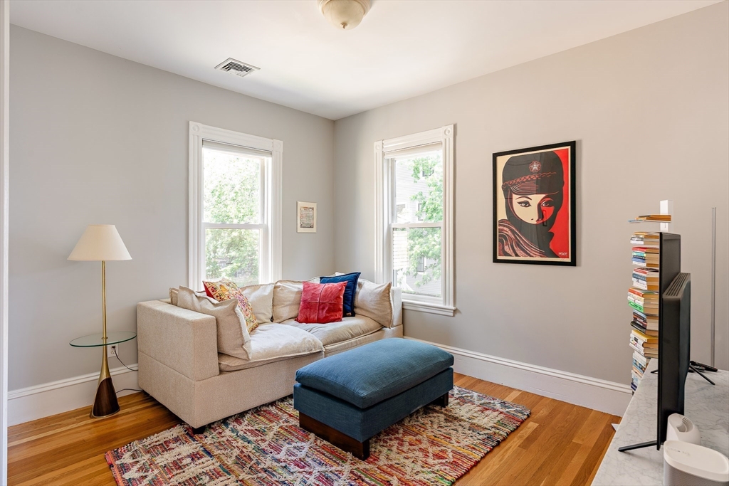 25 Banks St # 2