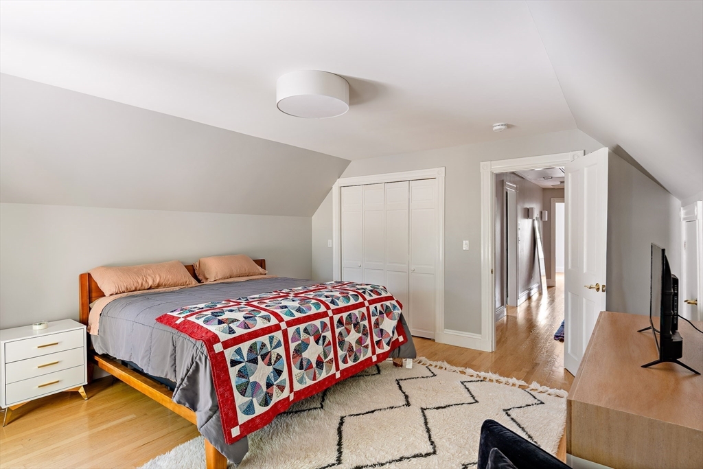 25 Banks St # 2