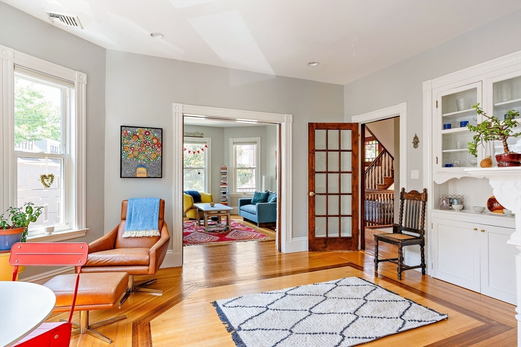 25 Banks St # 2