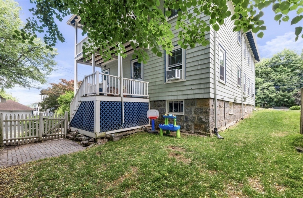 322 Lagrange St # 1