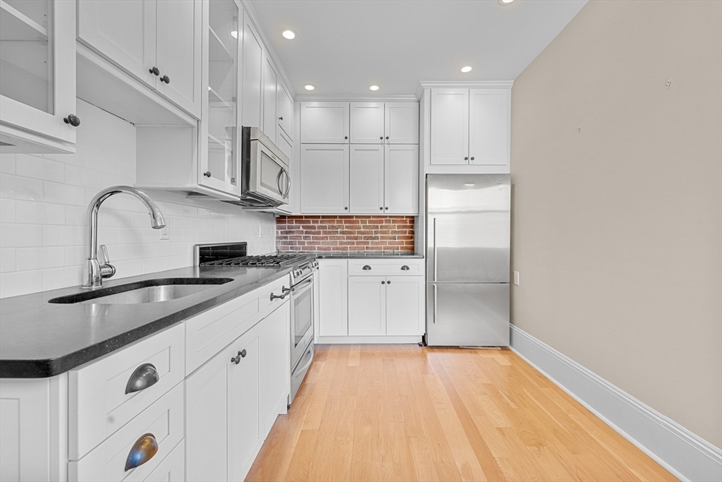 132 Myrtle St # 2