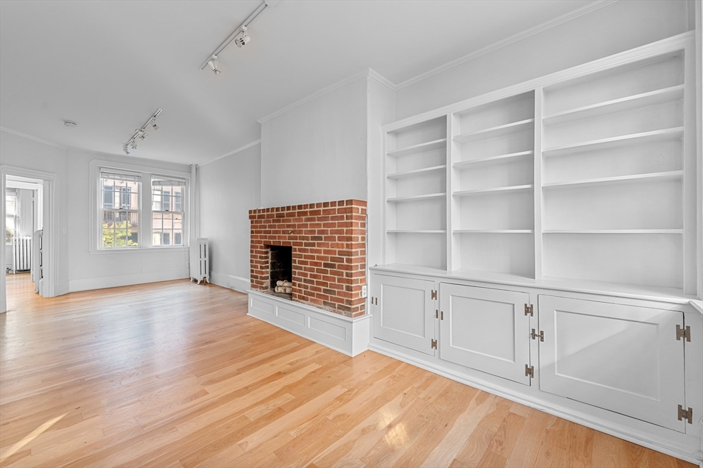 132 Myrtle St # 2
