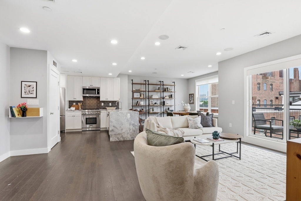 309 E St # 43