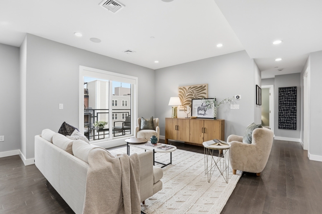 309 E St # 43