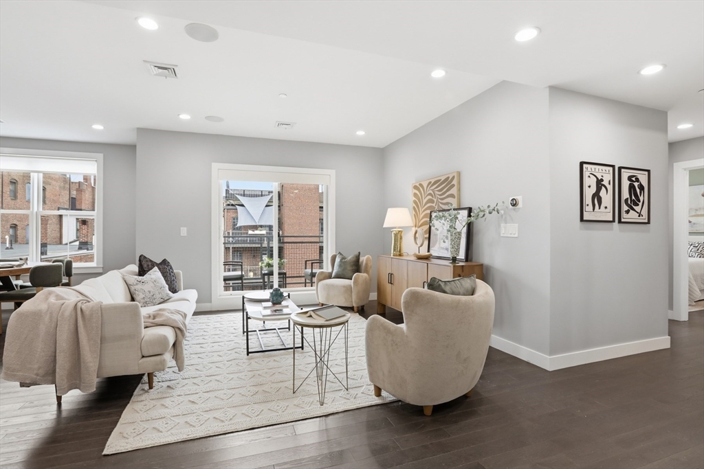 309 E St # 43
