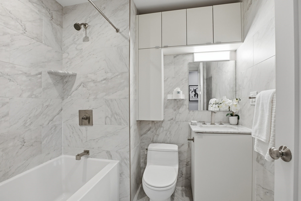 309 E St # 43