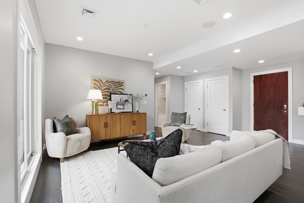 309 E St # 43