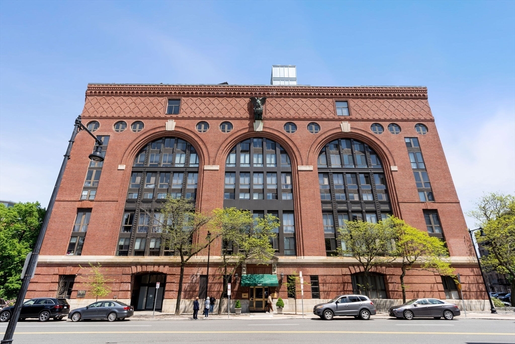 357 Commercial St # 412