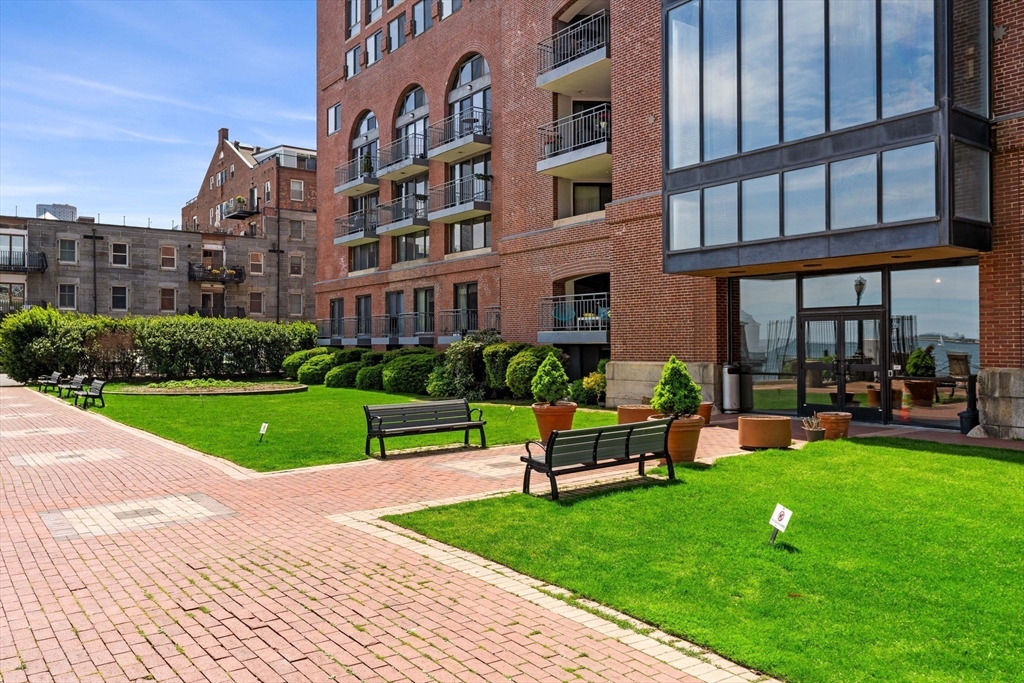 357 Commercial St # 412