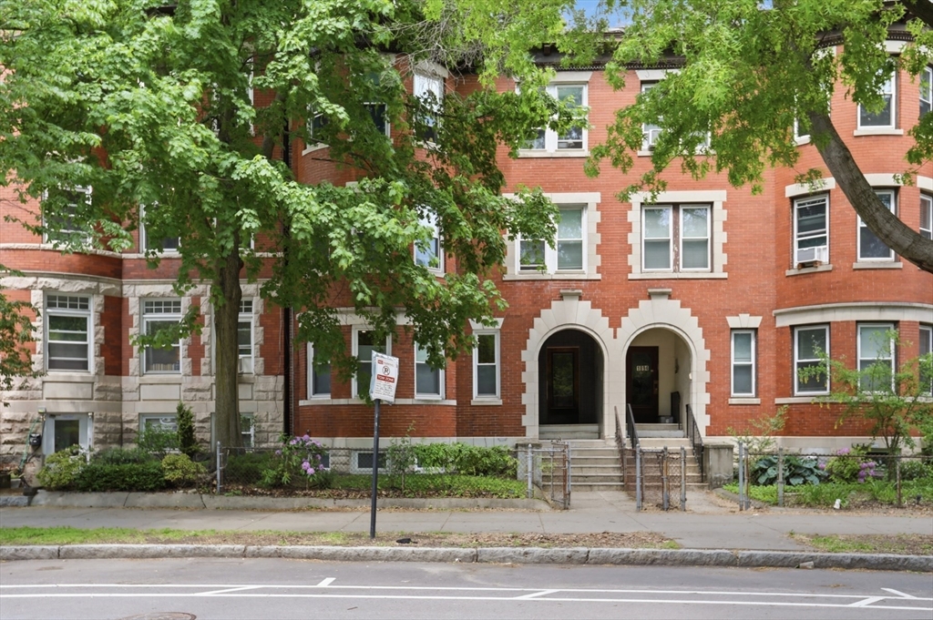 1896 Beacon St Unit: PH3
