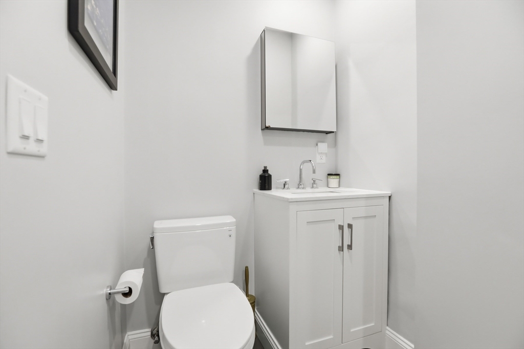 1896 Beacon St Unit: PH3
