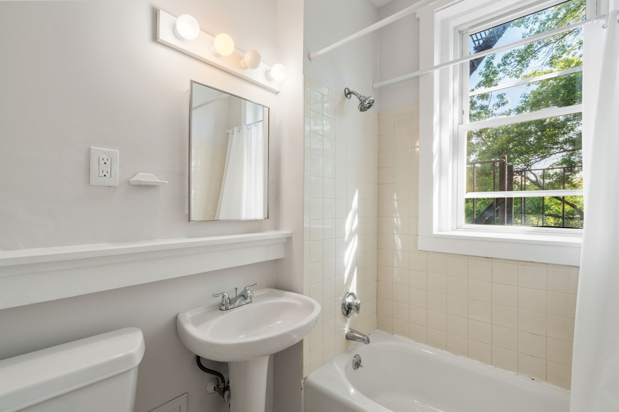 28 Quint Ave # 37