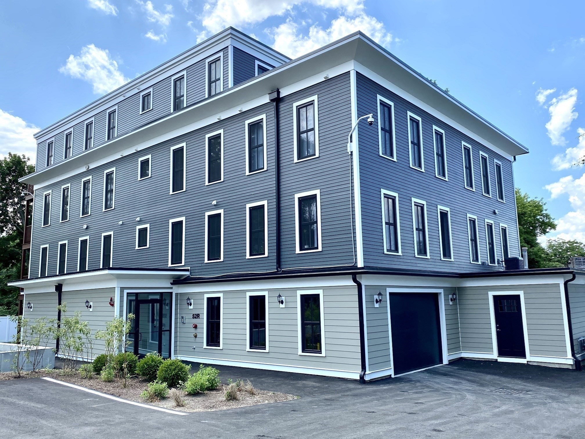 52 River St # 2