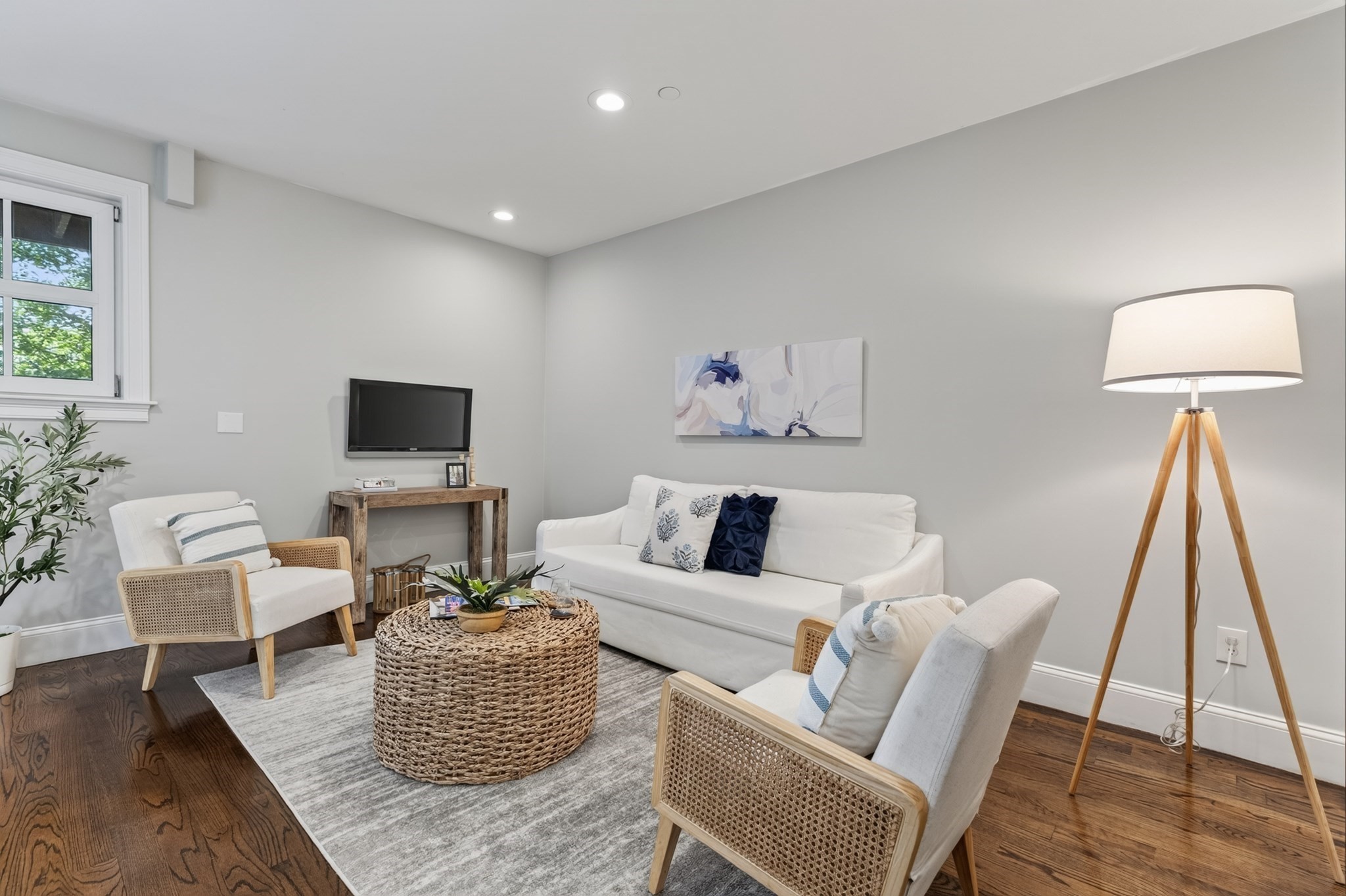 52 River St # 2