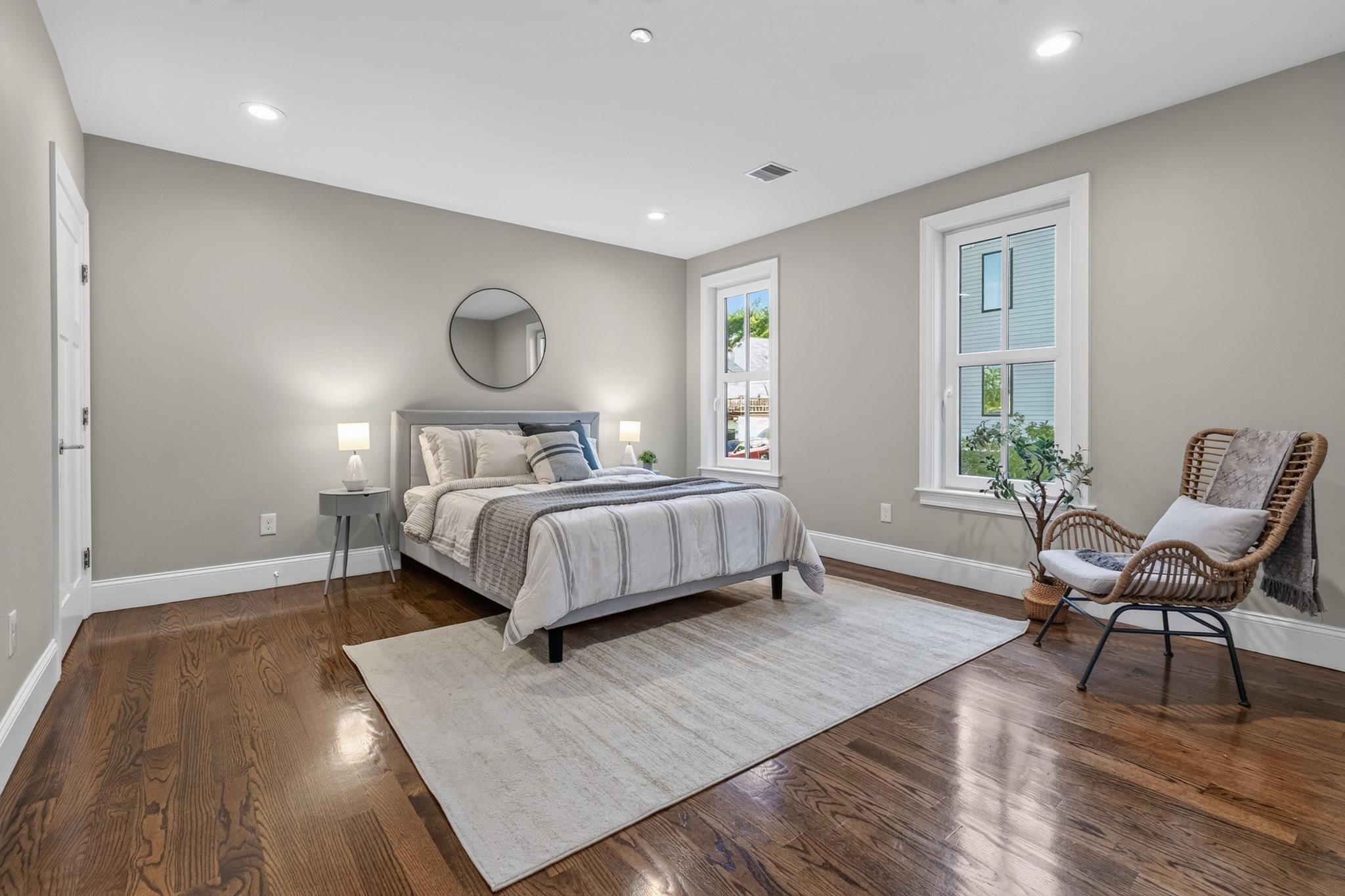 52 River St # 2