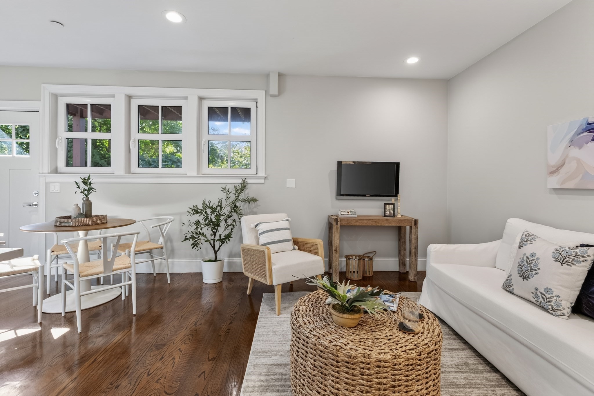 52 River St # 2