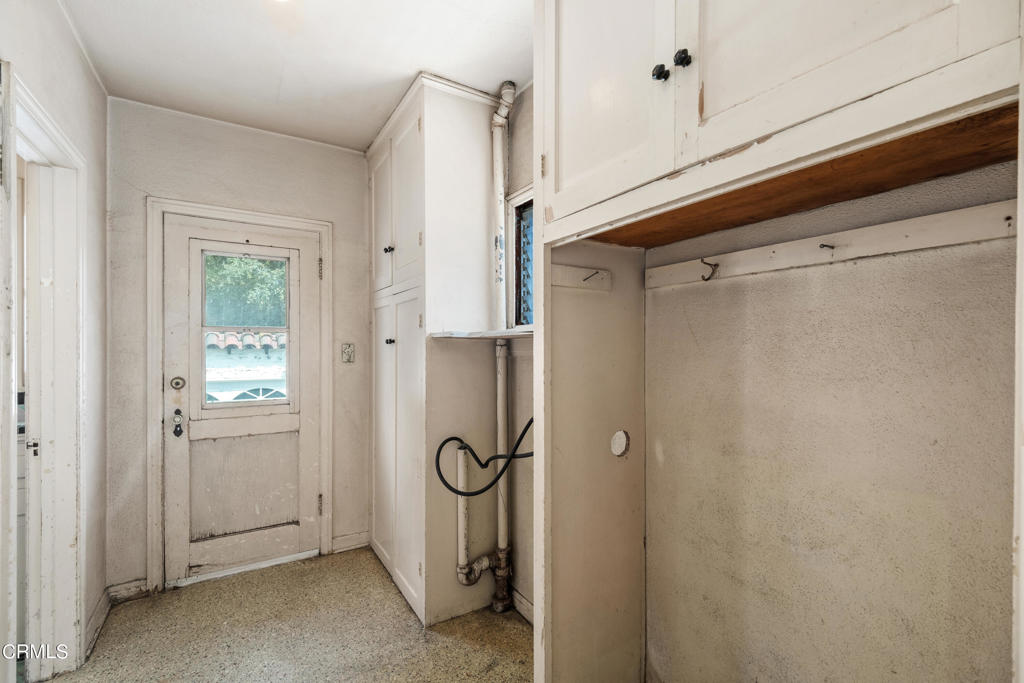 2026 Stratford Avenue