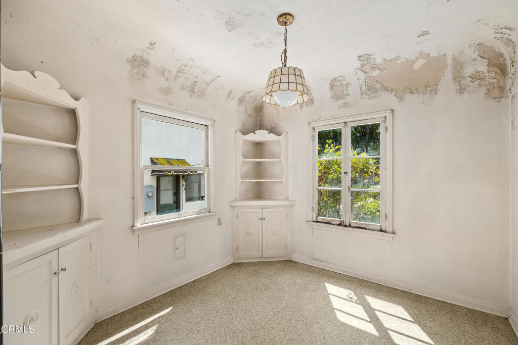 2026 Stratford Avenue