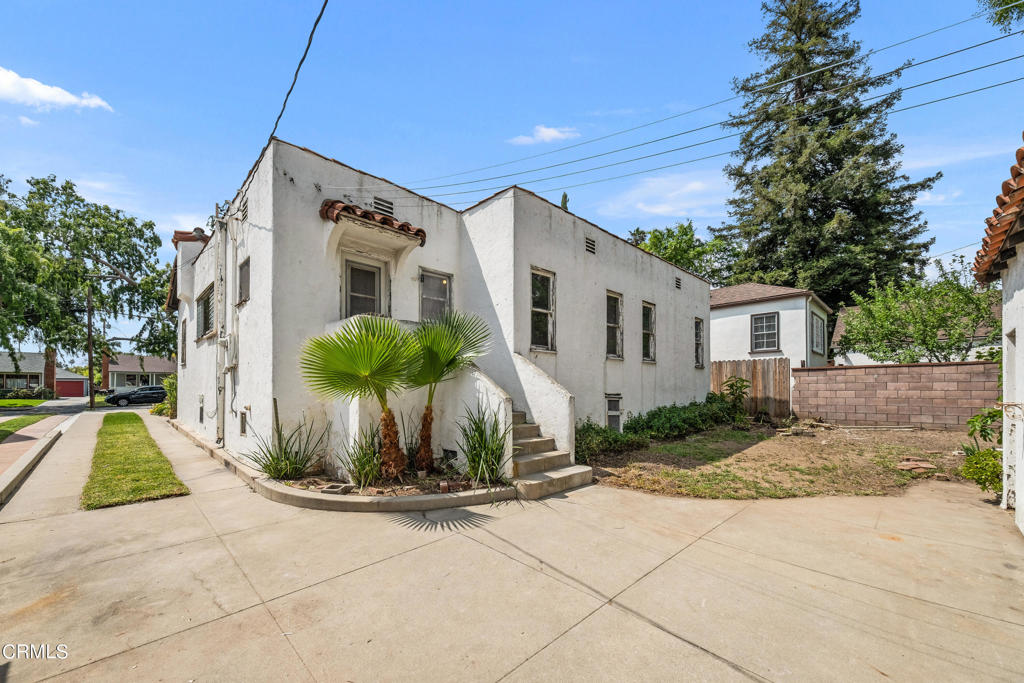 2026 Stratford Avenue