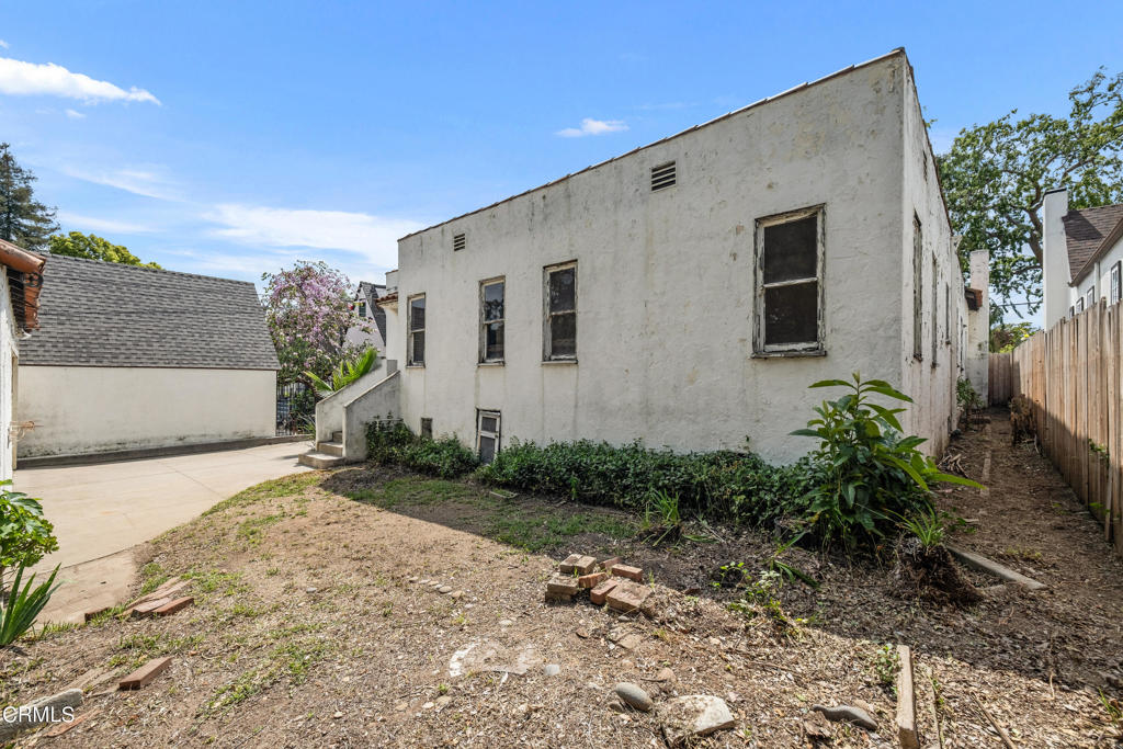 2026 Stratford Avenue