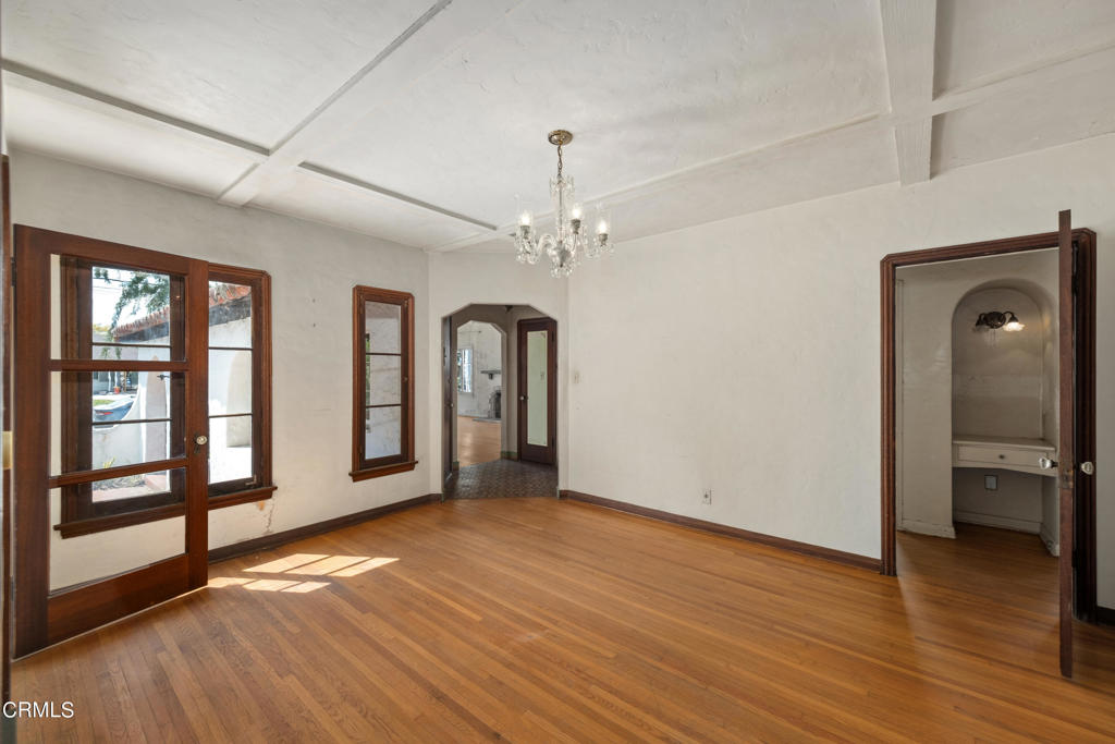 2026 Stratford Avenue