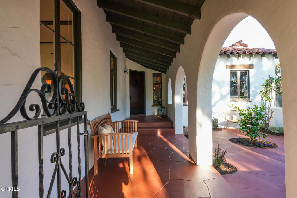 2026 Stratford Avenue