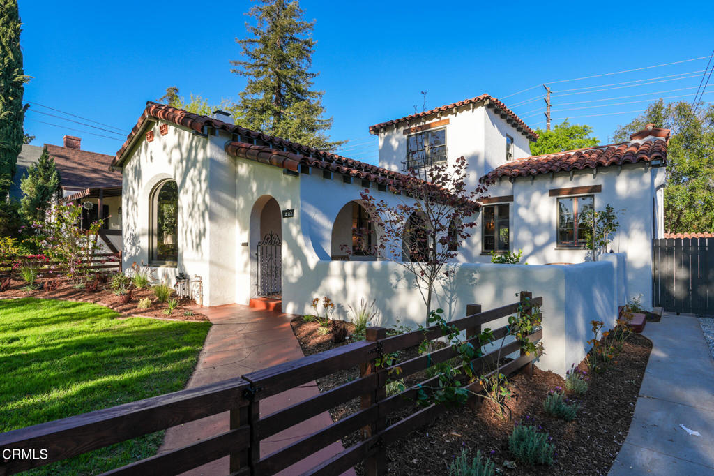 2026 Stratford Avenue