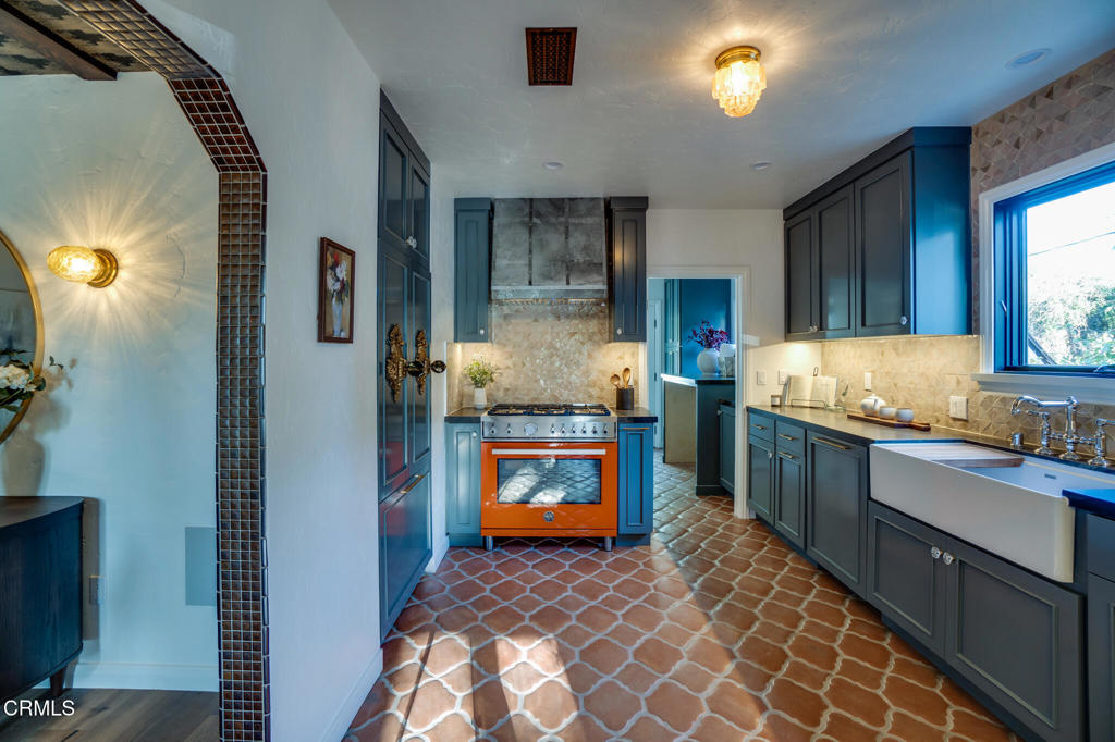 2026 Stratford Avenue