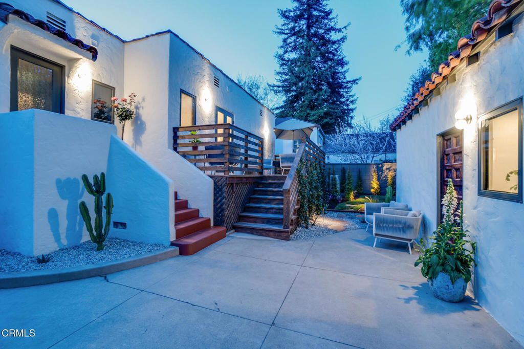 2026 Stratford Avenue