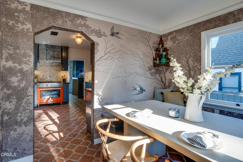 2026 Stratford Avenue