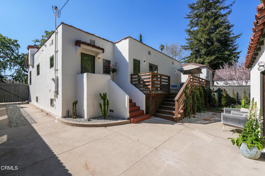 2026 Stratford Avenue