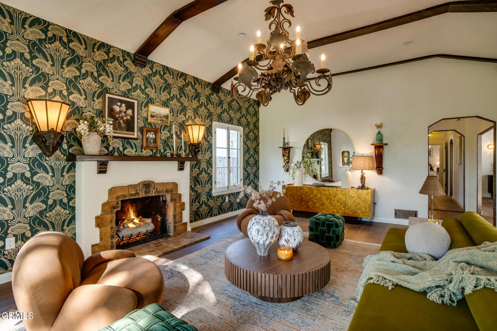 2026 Stratford Avenue