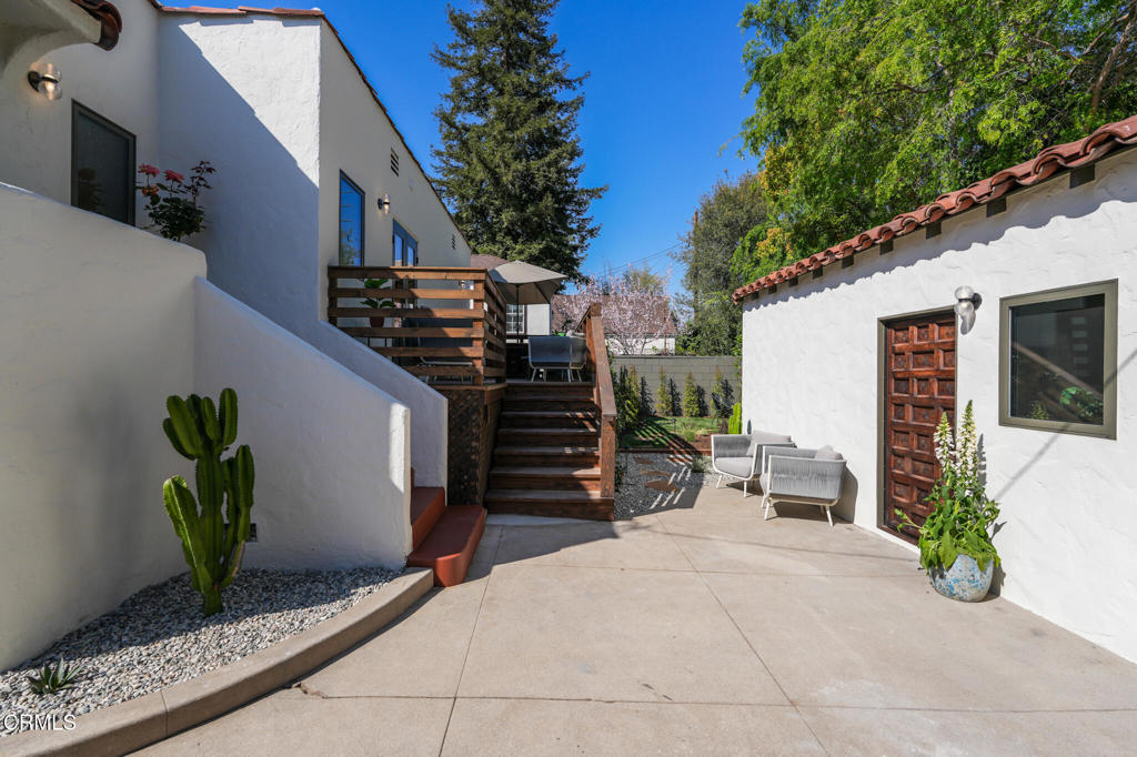 2026 Stratford Avenue