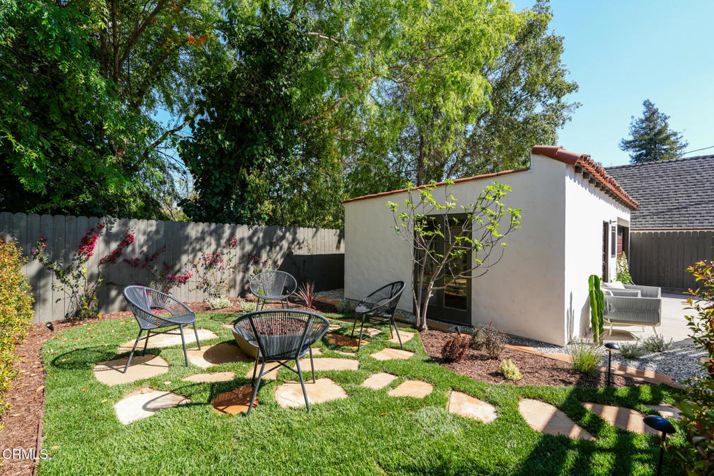 2026 Stratford Avenue