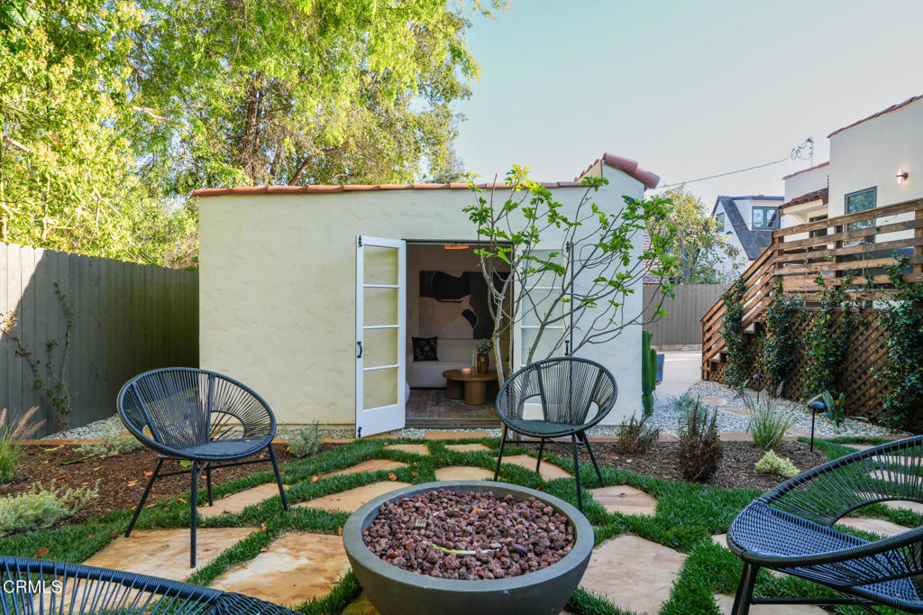 2026 Stratford Avenue