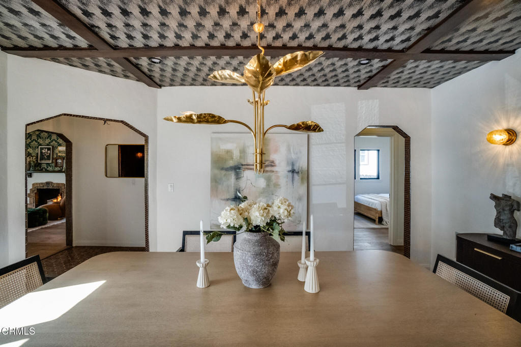 2026 Stratford Avenue