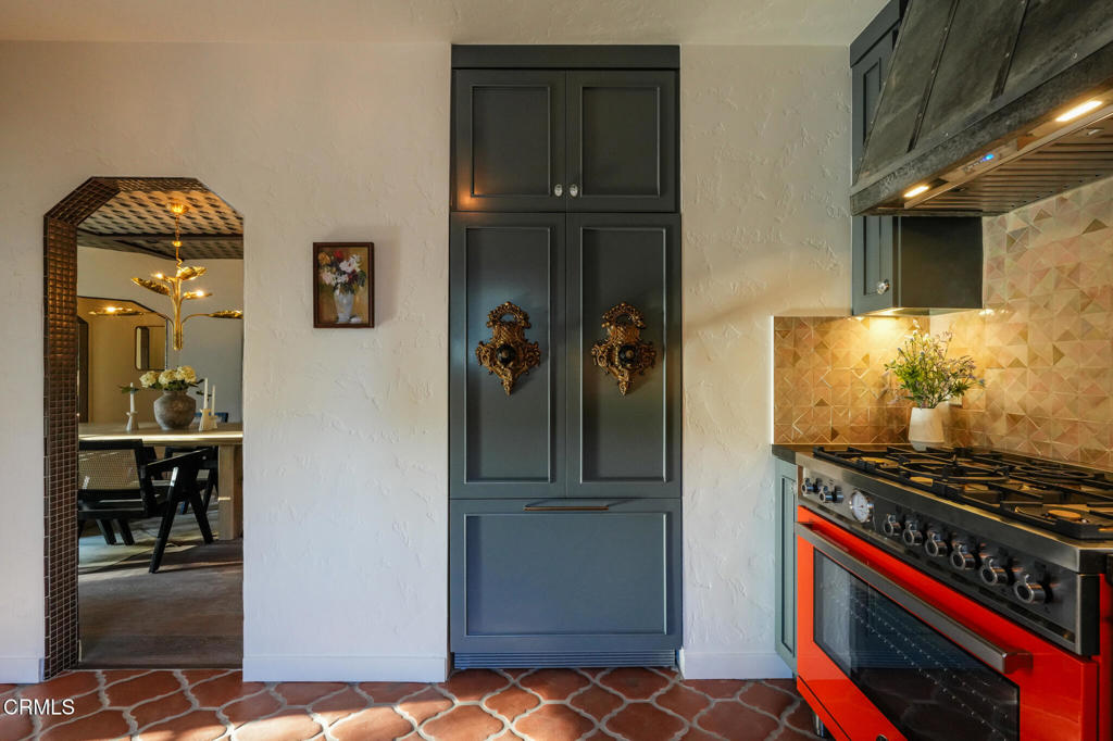 2026 Stratford Avenue