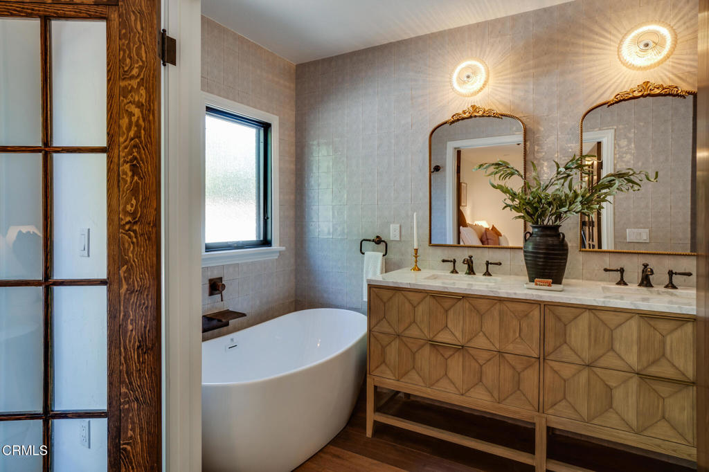 2026 Stratford Avenue