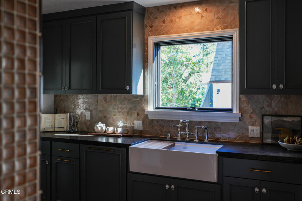 2026 Stratford Avenue